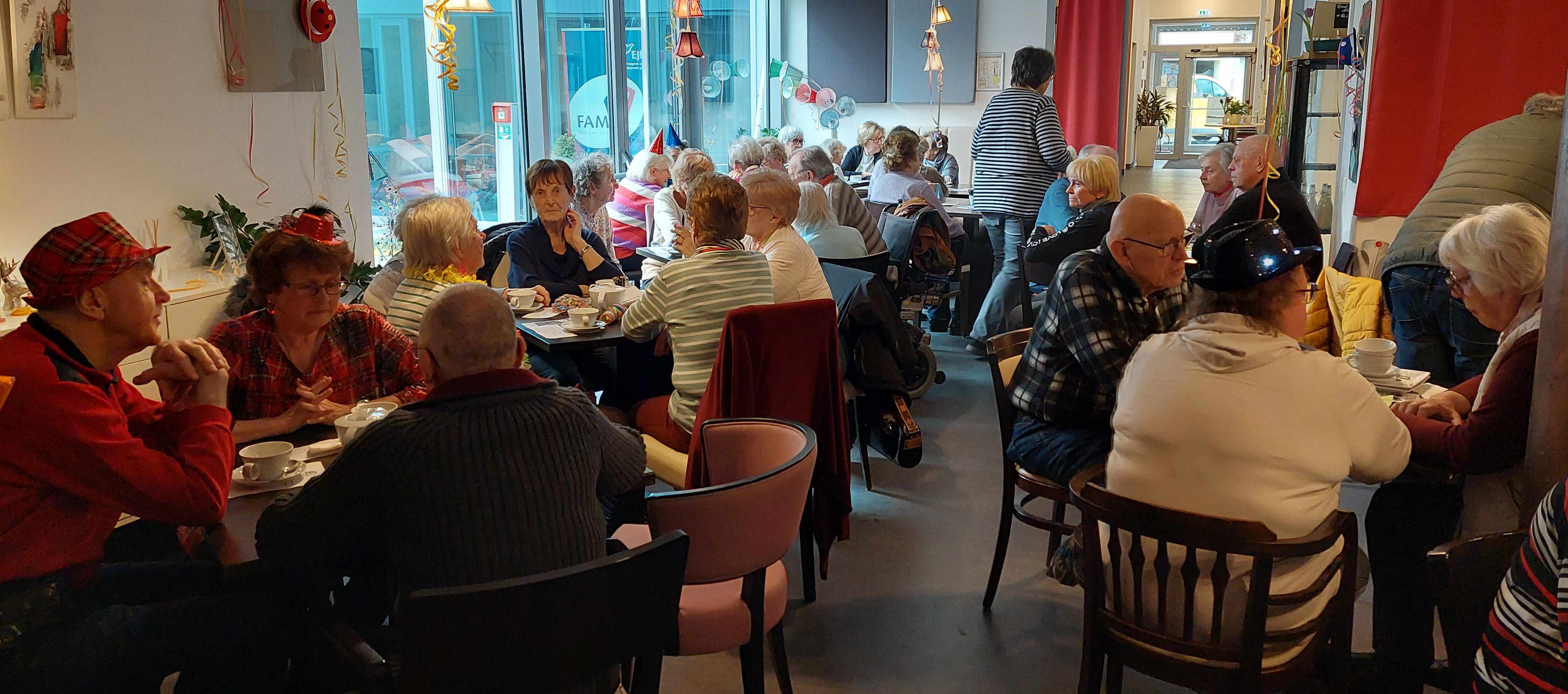 21 MontagscafeFasching1b